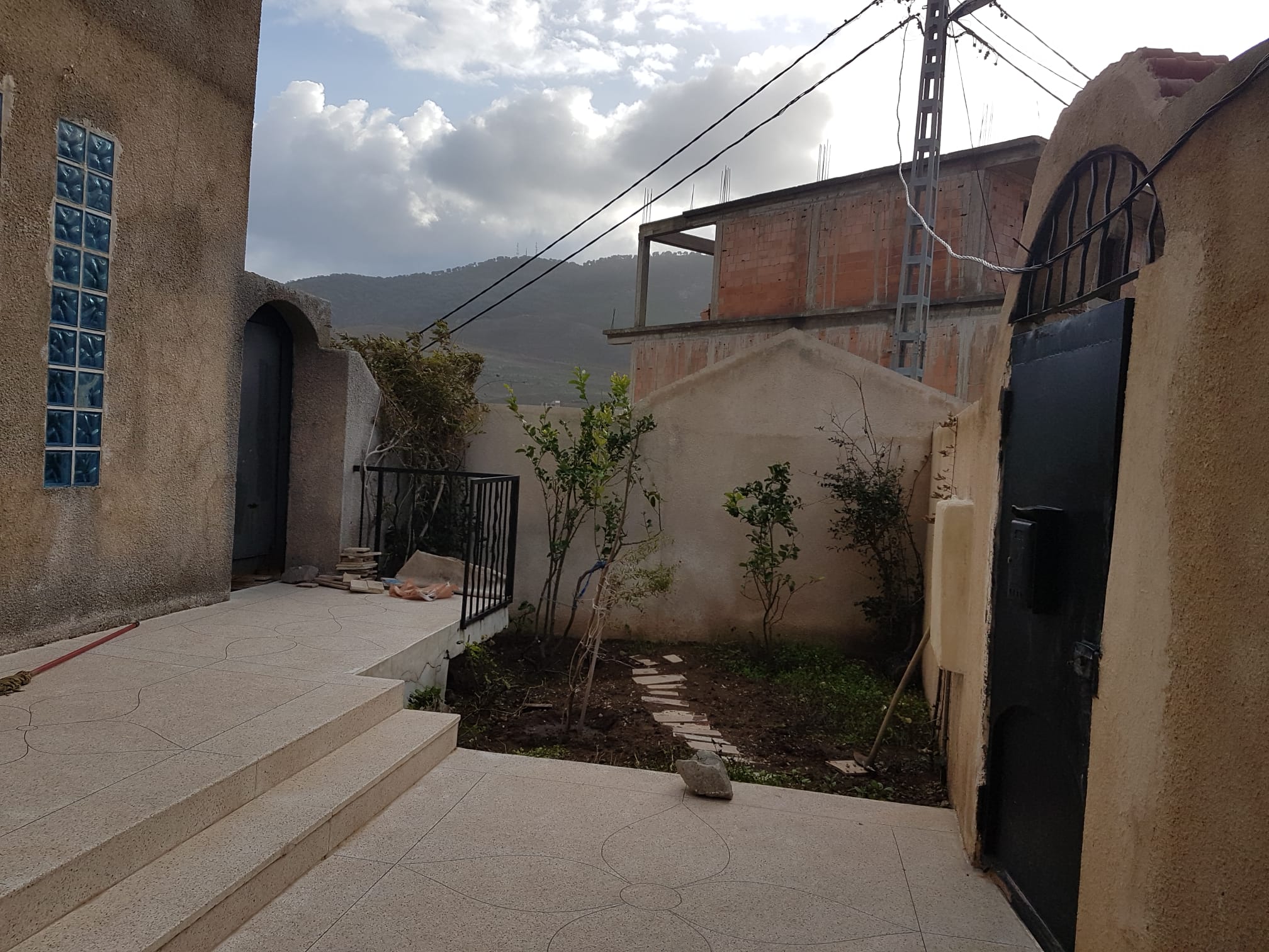 Cour interieure et jardin