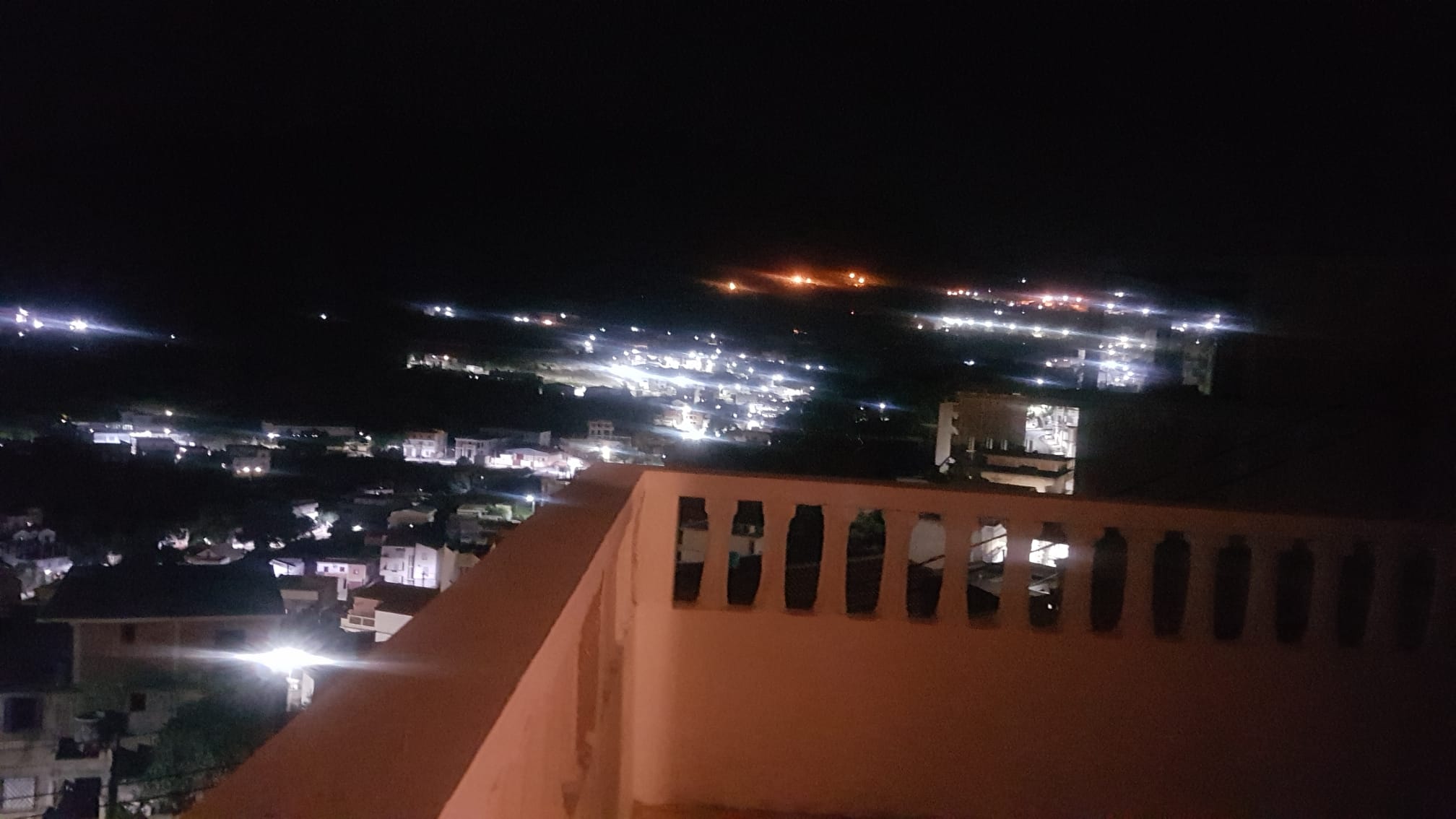 Vue nocturne depuis la terrasse